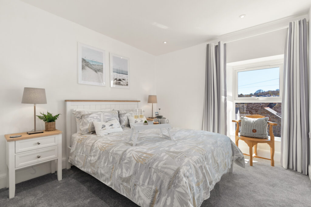 Main bedroom with kingsize bed